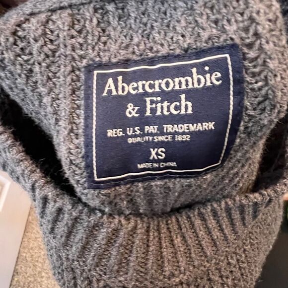 Abercrombie Gray Sweater - Picture 6 of 8